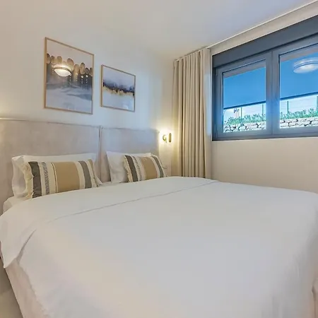 Lejlighed Magnificent 3-bedroom Apartment, Terrace, Sauna And Swimming Pools *