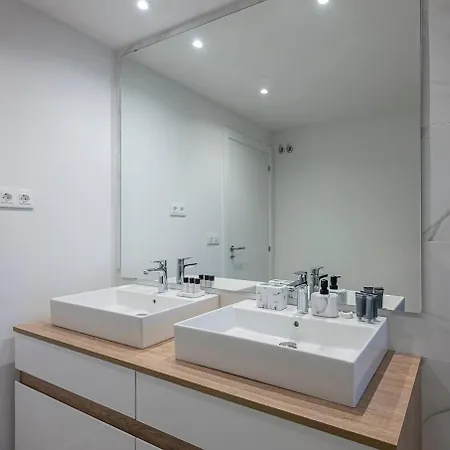 Lejlighed Magnificent 3-bedroom Apartment, Terrace, Sauna And Swimming Pools *