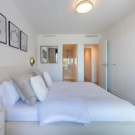 Lejlighed Magnificent 3-bedroom Apartment, Terrace, Sauna And Swimming Pools Estepona