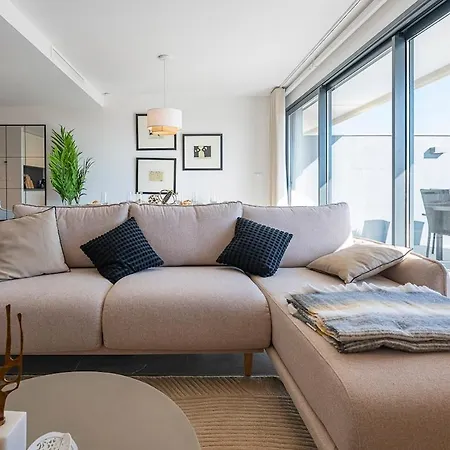Lejlighed Magnificent 3-bedroom Apartment, Terrace, Sauna And Swimming Pools *