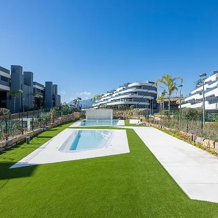 Magnificent 3-bedroom Apartment, Terrace, Sauna And Swimming Pools Lejlighed *