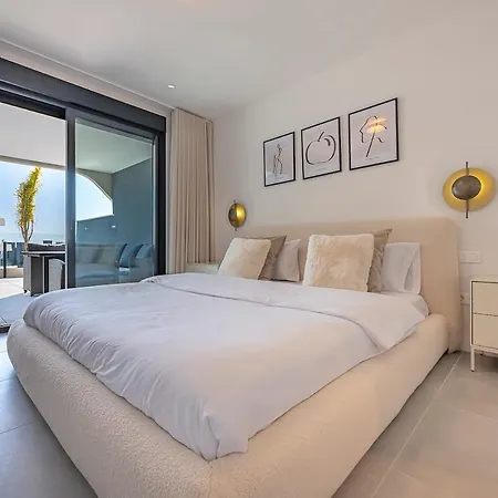 Lejlighed Magnificent 3-bedroom Apartment, Terrace, Sauna And Swimming Pools