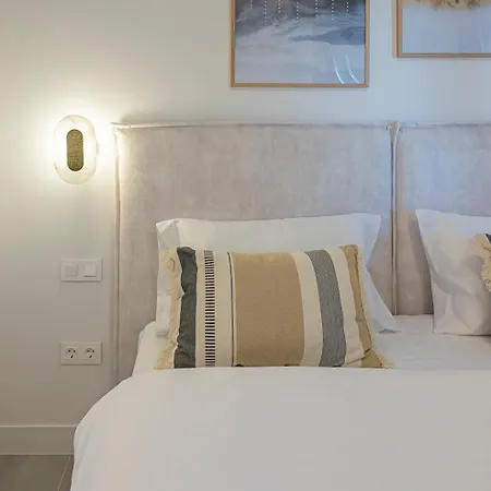 Magnificent 3-bedroom Apartment, Terrace, Sauna And Swimming Pools Lejlighed