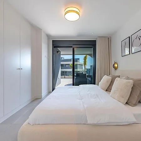 Magnificent 3-bedroom Apartment, Terrace, Sauna And Swimming Pools Lejlighed *