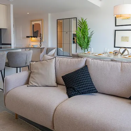 Lejlighed Magnificent 3-bedroom Apartment, Terrace, Sauna And Swimming Pools