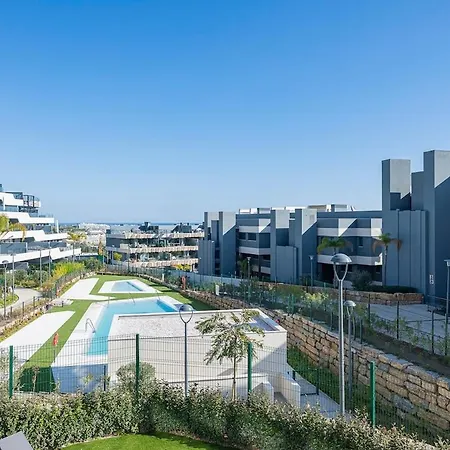 Magnificent 3-bedroom Apartment, Terrace, Sauna And Swimming Pools Lejlighed Estepona