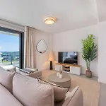 Διαμέρισμα Magnificent 3-bedroom Apartment, Terrace, Sauna And Swimming Pools Εστεπόνα
