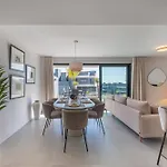 Magnificent 3-bedroom Apartment, Terrace, Sauna And Swimming Pools Διαμέρισμα *