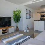 Magnificent 3-bedroom Apartment, Terrace, Sauna And Swimming Pools Διαμέρισμα Εστεπόνα
