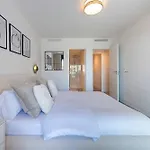 Magnificent 3-bedroom Apartment, Terrace, Sauna And Swimming Pools Διαμέρισμα *