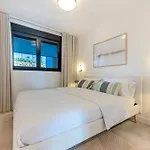 Magnificent 3-bedroom Apartment, Terrace, Sauna And Swimming Pools Εστεπόνα