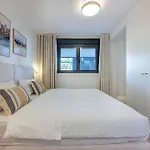 Διαμέρισμα Magnificent 3-bedroom Apartment, Terrace, Sauna And Swimming Pools Εστεπόνα