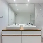 Magnificent 3-bedroom Apartment, Terrace, Sauna And Swimming Pools Διαμέρισμα *