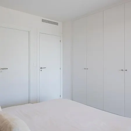 Magnificent 3-bedroom Apartment, Terrace, Sauna And Swimming Pools Apartment *
