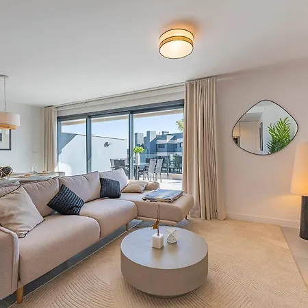 Daire Magnificent 3-bedroom Apartment, Terrace, Sauna And Swimming Pools Estepona