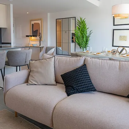 Magnificent 3-bedroom Apartment, Terrace, Sauna And Swimming Pools Estepona