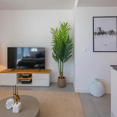 Daire Magnificent 3-bedroom Apartment, Terrace, Sauna And Swimming Pools *
