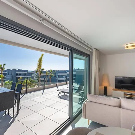 Daire Magnificent 3-bedroom Apartment, Terrace, Sauna And Swimming Pools *