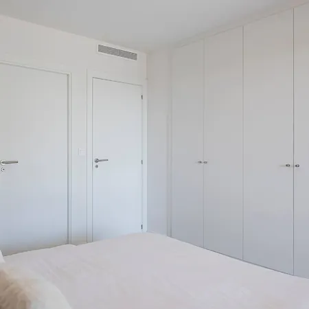 Daire Magnificent 3-bedroom Apartment, Terrace, Sauna And Swimming Pools Estepona