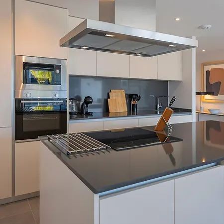 Daire Magnificent 3-bedroom Apartment, Terrace, Sauna And Swimming Pools