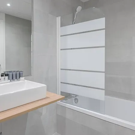 Magnificent 3-bedroom Apartment, Terrace, Sauna And Swimming Pools Daire Estepona