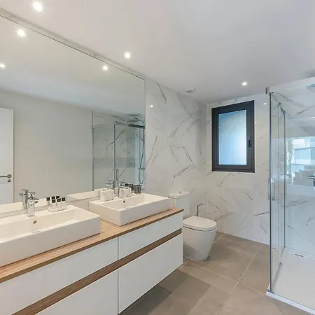 Magnificent 3-bedroom Apartment, Terrace, Sauna And Swimming Pools Estepona