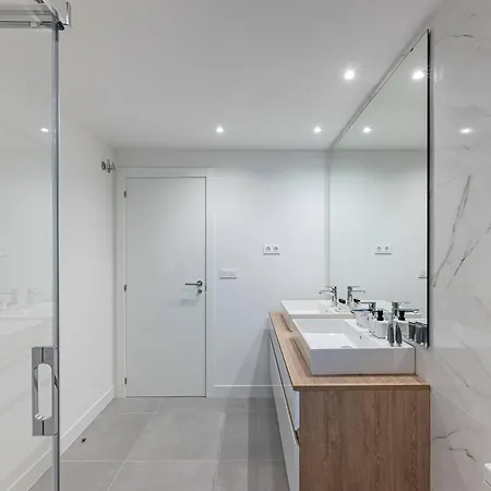 Daire Magnificent 3-bedroom Apartment, Terrace, Sauna And Swimming Pools