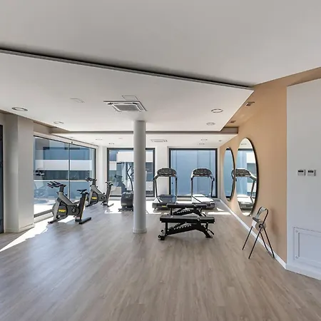 Daire Magnificent 3-bedroom Apartment, Terrace, Sauna And Swimming Pools
