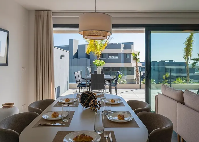 Apartament Magnificent 3-bedroom Apartment, Terrace, Sauna And Swimming Pools *