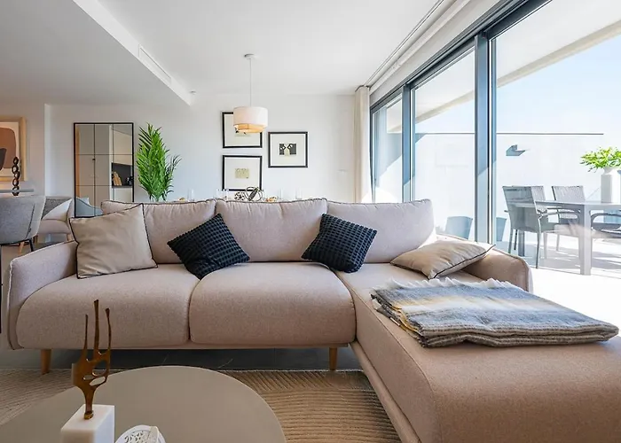 Apartament Magnificent 3-bedroom Apartment, Terrace, Sauna And Swimming Pools *