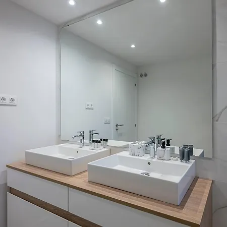 Magnificent 3-bedroom Apartment, Terrace, Sauna And Swimming Pools *