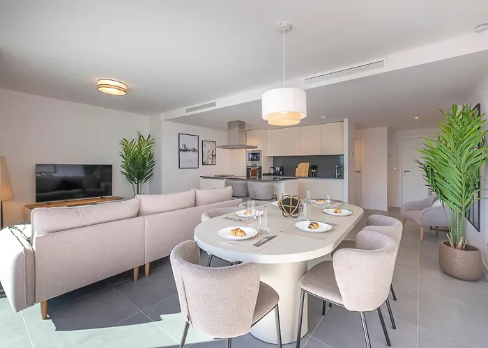 Apartamento Magnificent 3-bedroom Apartment, Terrace, Sauna And Swimming Pools Estepona