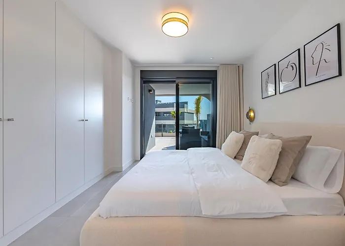 Magnificent 3-bedroom Apartment, Terrace, Sauna And Swimming Pools Apartamento