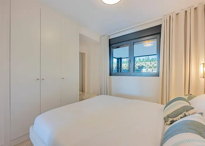 Apartamento Magnificent 3-bedroom Apartment, Terrace, Sauna And Swimming Pools Estepona