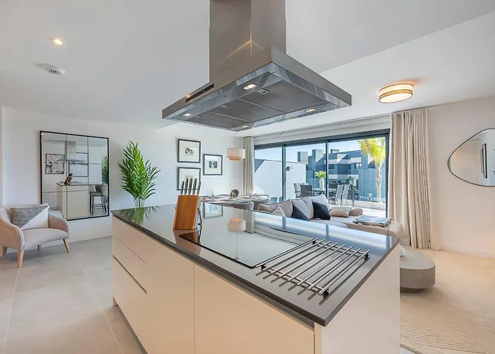 Magnificent 3-bedroom Apartment, Terrace, Sauna And Swimming Pools * Estepona