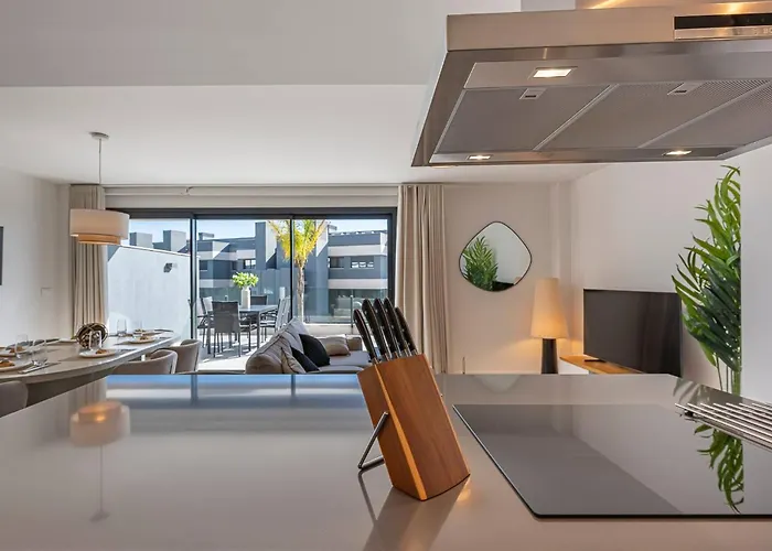 Magnificent 3-bedroom Apartment, Terrace, Sauna And Swimming Pools Apartamento