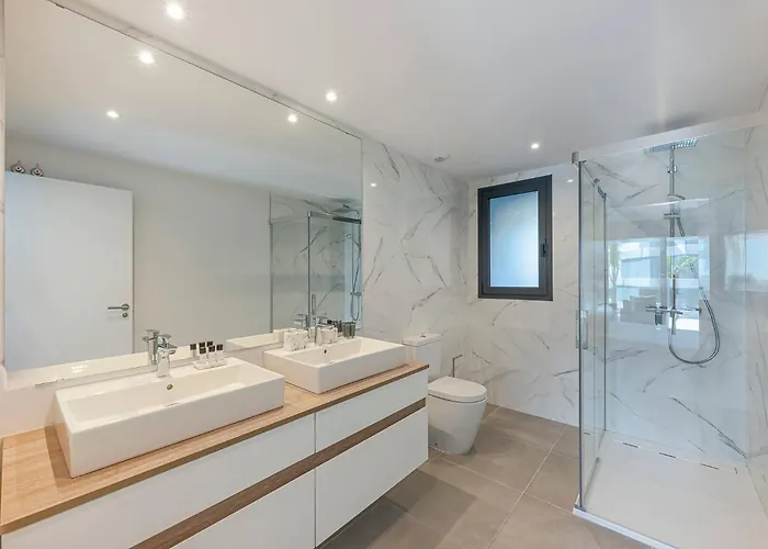 Magnificent 3-bedroom Apartment, Terrace, Sauna And Swimming Pools Estepona