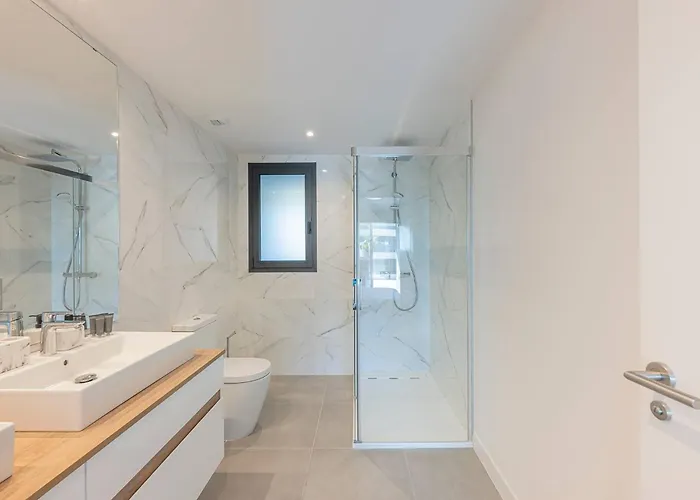 Magnificent 3-bedroom Apartment, Terrace, Sauna And Swimming Pools Apartamento Estepona